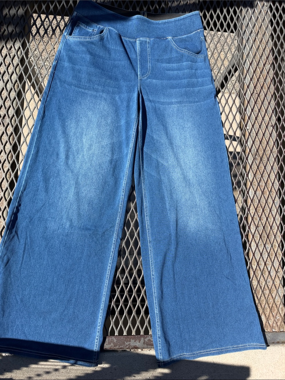 HALARA Mid- Rise Wide-Leg Flare Jeans in Blue